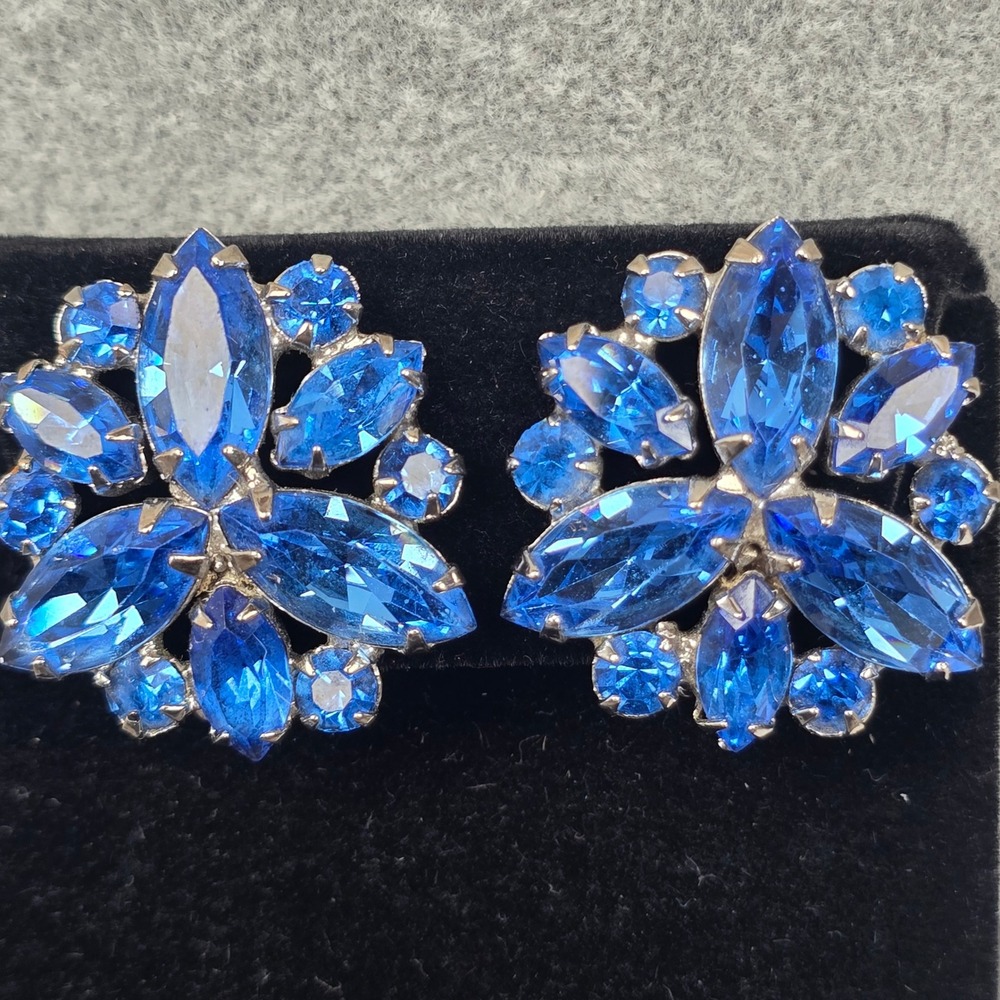 VTG Weiss Blue Rhinestone Clip On Earrings Floral Starburst Cluster Silver Tone